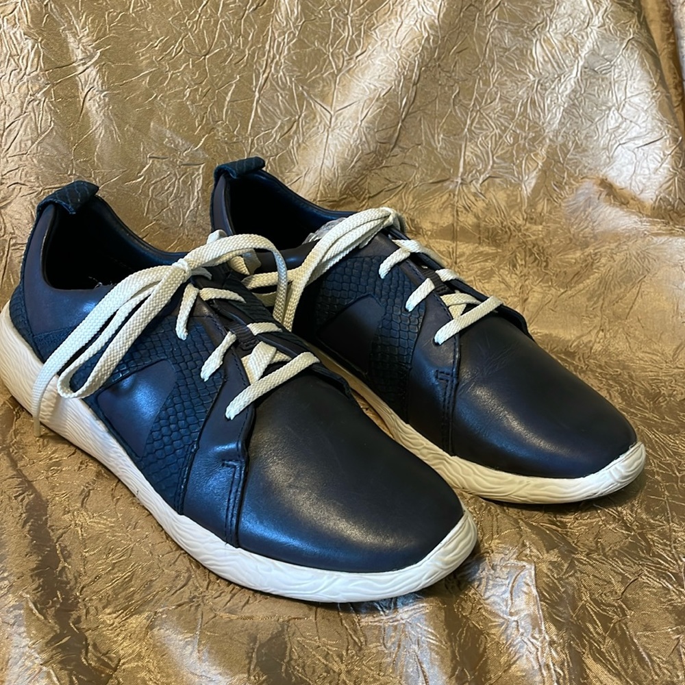 Womens Clarks Artisian Leather Sneakers Navy Size 9.5